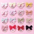 Vue détaillée du lot de 16 bandeaux en coton doux avec élastiques en nylon pour bébés - Couleur Aléatoire