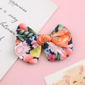 Dettaglio del fiocco per capelli in cotone floreale con margherite rosa per bambine - Nero Grande Fiore
