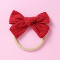 Detail von roter gepunkteter Baumwollschleife mit weichem Nylon-Stirnband für Babys - Rot