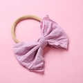 Détail du bandeau bébé rose-violet en nylon avec nœud doux et élastique sans couture - Violet Taro