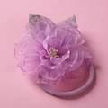 Détail de bandeaux de fleurs en organza violet avec bandes élastiques en nylon pour bébés - Violet