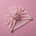 Detail von hellrosa Baby Turban Mütze mit Lochstrickmuster und Donut-Knoten-Design - Rosa