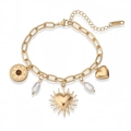 Macro di bracciale placcato oro con perle barocche e ciondoli a cuore e sole - Stile Sole Cuore (32255)