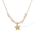Detalle de fragmentos de concha rosa y perlas blancas en collar con colgante de estrella - Estilo de Estrella de Mar Rosa (25219)