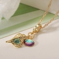 Collana marina placcata oro 18K con ciondolo a conchiglia, zircone verde e conchiglia - Stile Conchiglia Arcobaleno (25244)