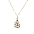 Vergoldete Halskette mit buntem Weihnachtsbaum-Emaille-Anhänger auf weißem Hintergrund - Weihnachtsbaum Stil Zwei