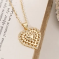 Collar con colgante de corazón chapado en oro de 18K y circón sobre libro antiguo - Calado de Varias Capas (25355)