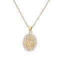 Detail der 18K vergoldeten Maria-Halskette mit Perlen und funkelnden Zirkonia-Steinen - Jungfrau Maria Stil (25387)