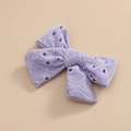 Détail d'une pince à cheveux violet clair avec dentelle brodée et nœud élégant - 8.5*6.5 cm / Violet