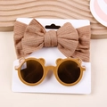 Detalle de diadema de punto marrón con lazo y gafas de sol de oso para bebés y niños - Diadema Con Lazo Y Gafas De Oso / Marrón Oscuro