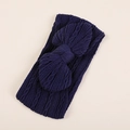 Détail du bandeau bébé en nylon bleu marine avec un grand nœud en maille jacquard - Bleu marine
