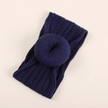 Détail d'un bandeau pour bébé en maille côtelée bleu foncé avec un nœud en forme de donut - Emballage OPP individuel / Bleu Marine (#7)