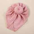 Textura de punto detallada del gorro turbante rosa para bebé con nudo de donut - Rosa Empolvado