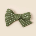 Détail du nœud papillon à rayures vert olive avec texture de tissu tissé - 8.5*6.5CM / Vert Fruit