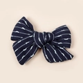 Détail d'un nœud papillon bleu marine pour filles avec broderie de pointillés blancs - 8.5*6.5CM / Bleu marine