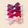 Détail de quatre bandeaux à nœuds en velours tons violets et roses sur support - Style 4