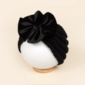 Dettaglio cappello a turbante in maglia per neonati con grande fiocco in velluto nero - 18*14cm / Nero