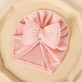 Détail du bonnet turban bébé en tissu côtelé rose avec un grand nœud décoratif - 17.5*8.3cm / Rose