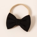 Detalle de lazo de cachemira negra en diadema de nailon elástico color carne - 8.5*6cm / Negro
