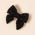 Dettaglio del fermaglio per capelli a fiocco in tessuto jacquard nero su sfondo beige chiaro - 7.7*7.1cm / Nero