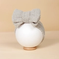 Baby Stirnband aus Lammwolle mit großer grauer Schleife auf einem Schaumstoffkopf-Display - 17*9.5cm / Hellgrau