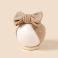 Vue détaillée du bandeau pour bébé pailleté or champagne avec un double nœud jacquard - 16*8.5cm / Nu