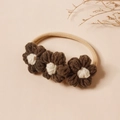 Détail de fleurs au crochet et bandeau élastique en nylon doux pour bébés - Marron