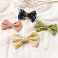 Lot de quatre nœuds à cheveux brodés en coton et lin aux motifs floraux pour filles - 8.5*5.5cm / Couleur Aléatoire