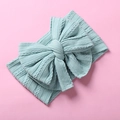 Détail de maille et grand nœud sur bandeau souple pour bébé en nylon vert menthe - 15*9cm / Bleu lac