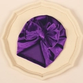 Bonnet turban bébé en velours violet foncé avec grand nœud sur plateau vintage - Violet Vif