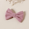 Pince à cheveux pour filles avec nœud en tissu rayé rose et texture gaufrée douce - 8.5x5.5cm / Rose Poudré