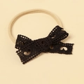 Dettaglio fascia per neonati in pizzo con cuori su nastro di nylon ad alta elasticità - Nero
