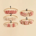 Détails des bandeaux élastiques pour bébés avec cinq roses en tissu aux couleurs assorties - Couleur Aléatoire