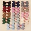 Exhibición de catorce pares de lazos para el pelo hechos a mano en tela de varios colores - Talla única / Lazo (14 Sets/28 Uds) / Color Aleatorio