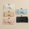 Vue détaillée d'un lot de 5 bandeaux pour bébé avec nœuds en dentelle de diverses couleurs - Couleur Aléatoire