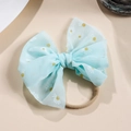 Nahaufnahme von Baby-Haarband mit hellblauer Netzschleife und Gänseblümchen - Hellblau