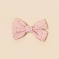 Détail d'un nœud papillon en velours côtelé rose avec pois dorés scintillants - Rose
