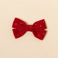 Detail van rode corduroy haarclip met gouden sterpatroon en getextureerde stof - Rood