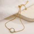 Bracciale bolo regolabile placcato oro 18K con ciondolo a cuore in conchiglia e zirconi - Stile Cuore (32425)