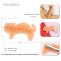 Schattige acryl kattenhaarclip met oranje marmerpatroon en goudkleurig kattendesign - Beige
