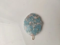 Pince à cheveux coquillage motif marbre bleu avec détails dorés et base en métal - Style Rivet Sans Strass / Bleu