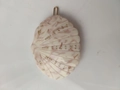 Pince à cheveux coquillage en marbre rose et blanc avec accents de perles dorées - Style Rivet Sans Strass / Marbre Rose et Blanc