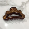 Pince à cheveux en acrylique marron foncé avec strass orange et bords ondulés nuages - Marron