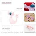 Detalle de pinza para el pelo de gato rosa en acetato con perlas y clip metálico de muelle - Rosa