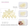 Pinza per capelli a fiore in acetato giallo pallido con dimensioni 8,1 cm x 5,2 cm e dettagli - Giallo Solido
