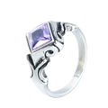 Bague vintage en argent avec cristal violet carré et motifs gravés ornementaux - US 7 / Strass Violets