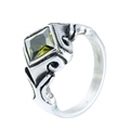 Bague vintage argentée avec pierre précieuse vert émeraude carrée et gravure ornée - US 7 / Strass Vert Olive