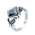 Bague vintage avec pierre noire carrée et anneau argenté à motifs gravés - Strass Noirs