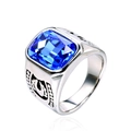Anello da uomo in acciaio al titanio con gemma blu rettangolare e incisioni - US 7 / Azzurro