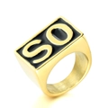 Herrenring aus goldenem Edelstahl mit schwarzer Emaille und SO-Buchstabengravur im Punk-Stil - Gold SO